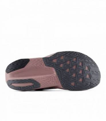 New Balance FuelCell Rebel v5 Mujer Magnet/Pebble detalle de suela