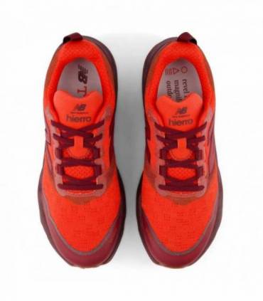 New Balance Fresh Foam X Hierro v9 Hombre Neo Flame/Mulled Wine vista trasera